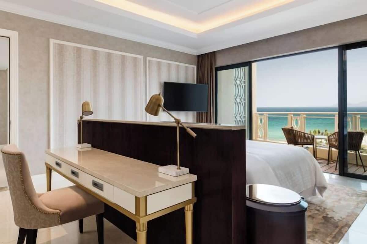 1 bedroom, premium bedding, minibar, in-room safe