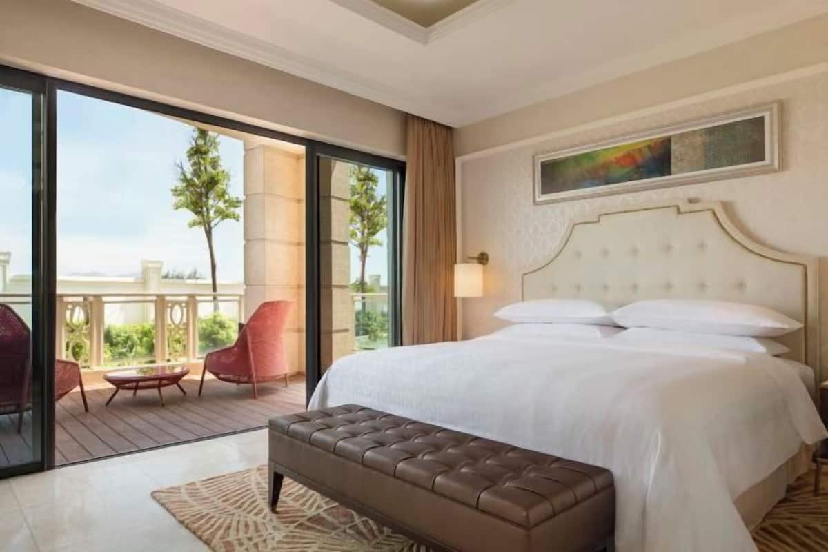 1 bedroom, premium bedding, minibar, in-room safe