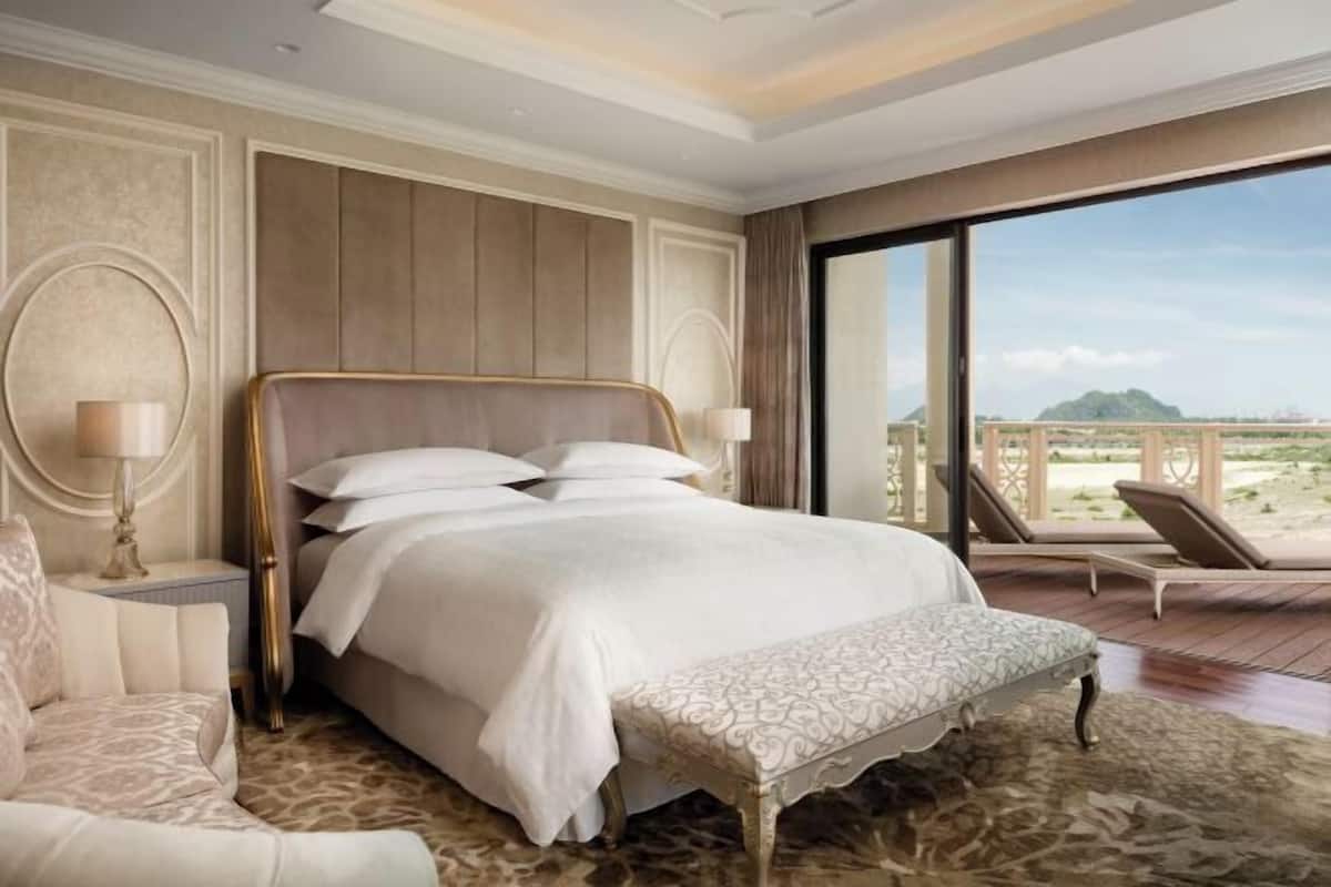 1 bedroom, premium bedding, minibar, in-room safe