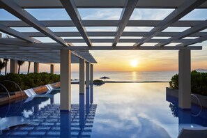 Outdoor pool, open 7:00 AM to 7:00 PM, free cabanas, pool umbrellas - Sheraton Grand Danang Beach Resort & Spa (Da Nang)