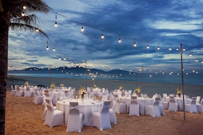 Private beach, white sand, snorkeling, beach bar