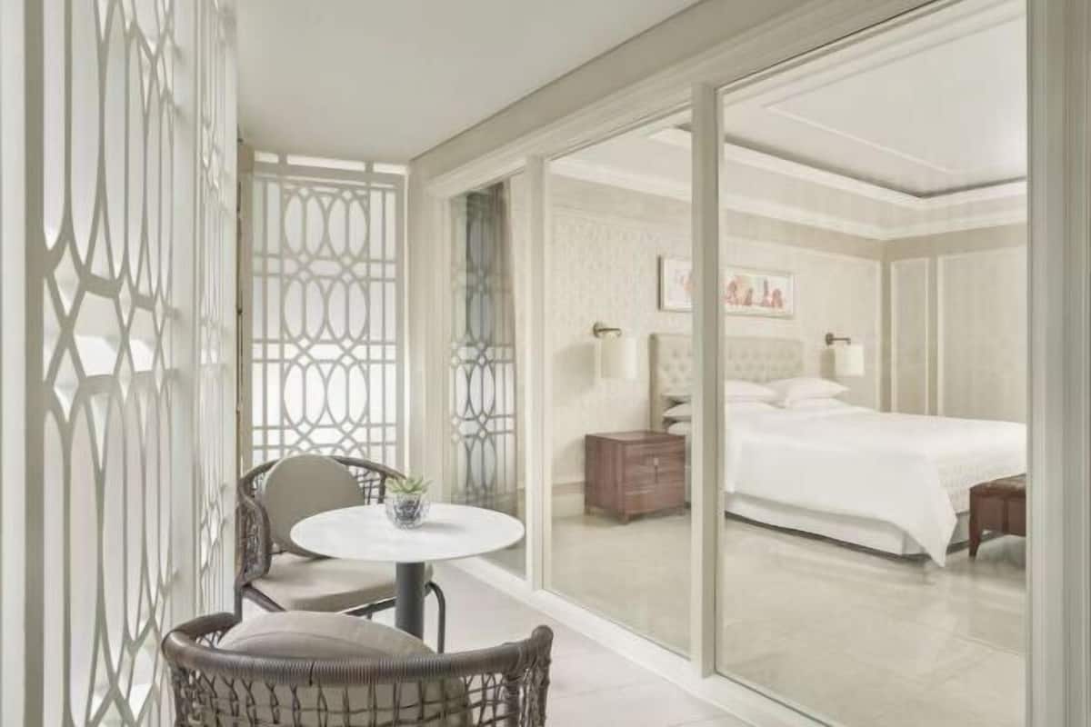 1 bedroom, premium bedding, minibar, in-room safe