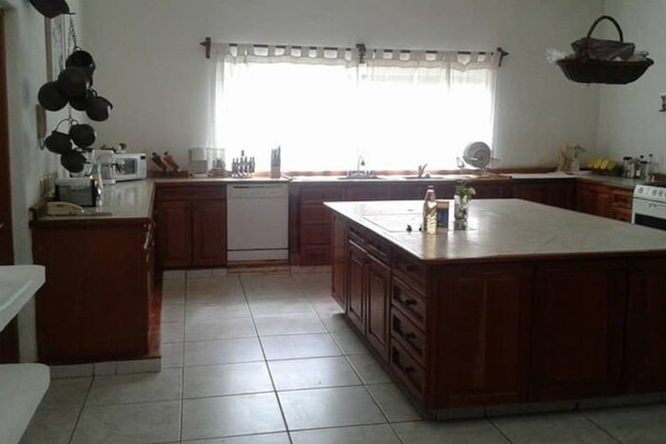 Townhouse Keluarga, 5 kamar tidur | Dapur pribadi | Lemari es, microwave, oven, dan kompor