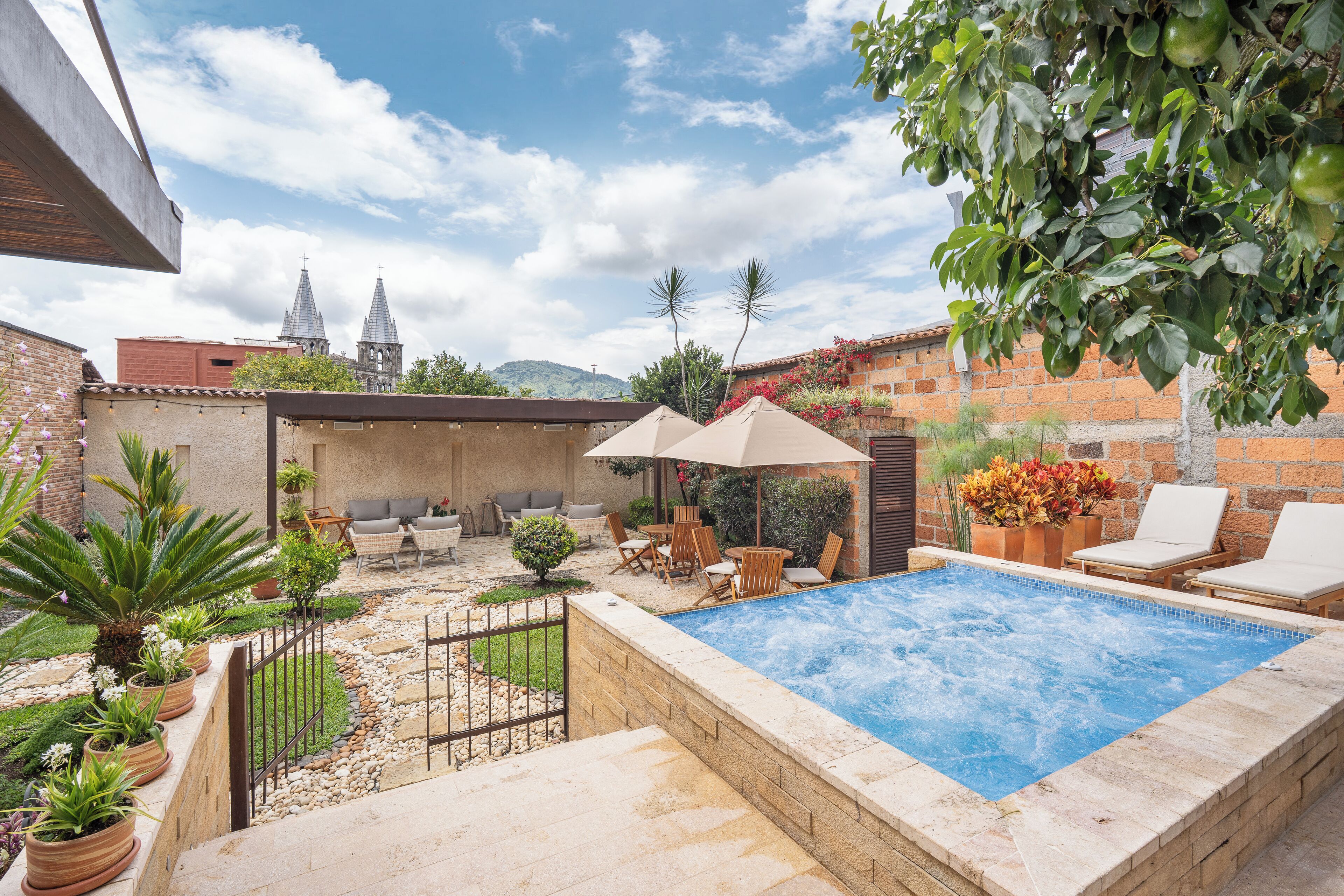 Bồn tắm spa ngoài trời