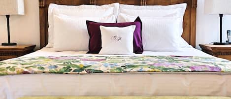 Double Room, 1 Queen Bed | In-room safe, desk, iron/ironing board, free cots/infant beds