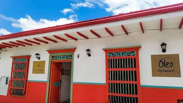 Vista frontal de la propiedad