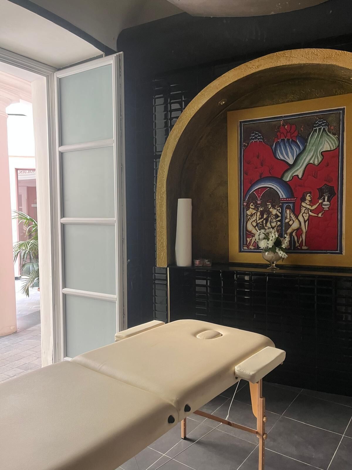 身体护理、热石按摩、深层组织按摩、体膜护理、身体磨砂、面部护理