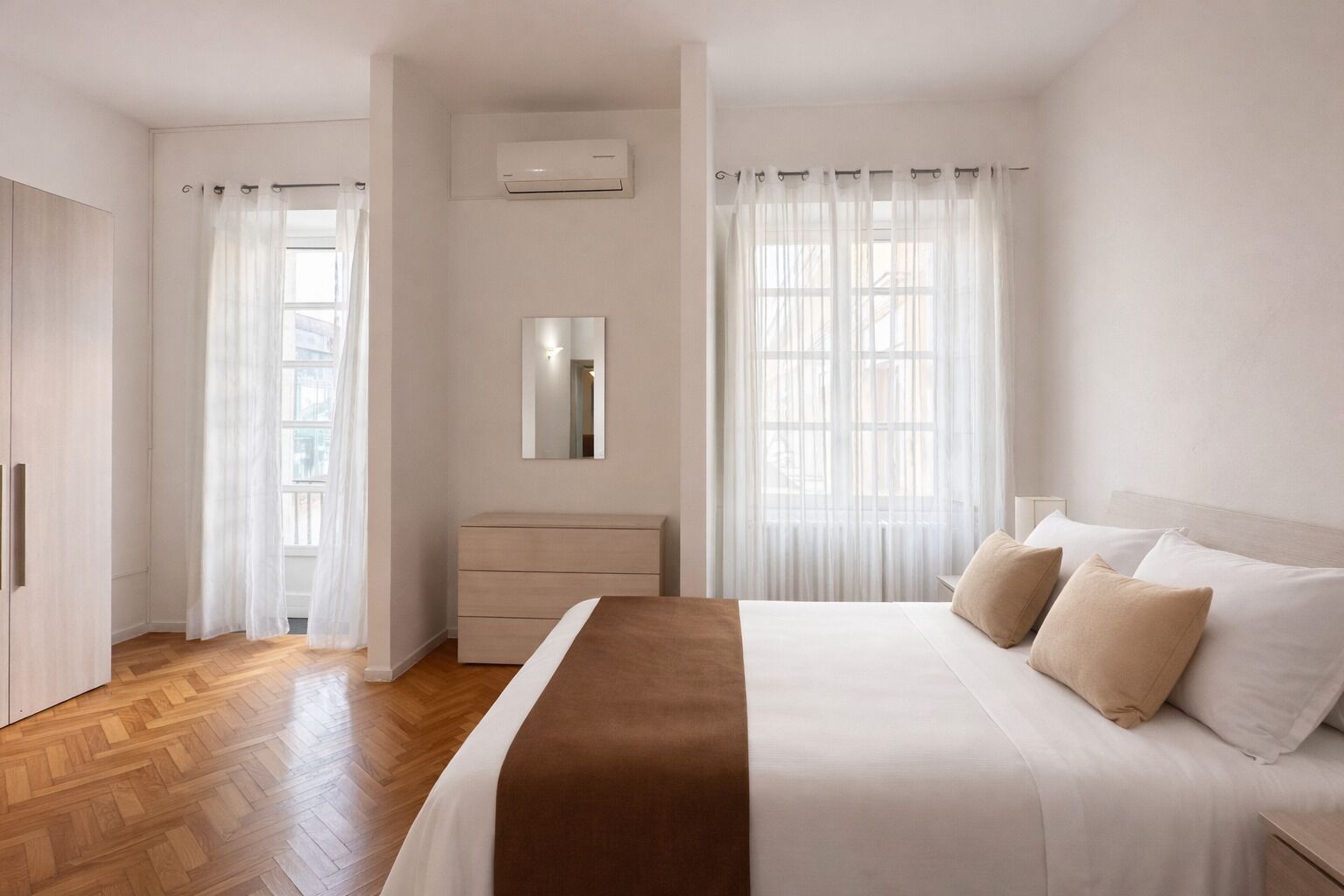 Luxury Suite | 1 bedroom, premium bedding, down comforters, minibar