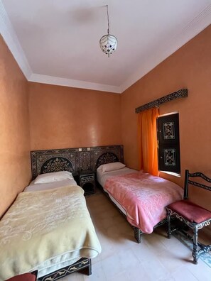 Blackout curtains, free WiFi, bed sheets - Hotel Cecil (Marrakech)