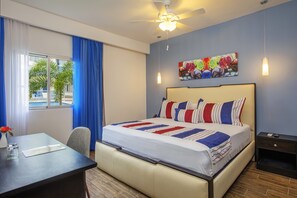Apartment with pool view | In-room safe, desk, soundproofing, free cribs/infant beds - whala!urban punta cana (Punta Cana)