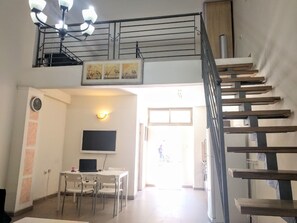 In-room dining - Bat Ami Suite (Tel Aviv)