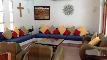 Family Townhome, 4 Bedrooms | Living area | Flat-screen TV