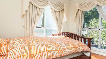 Kamar Double Premium, 1 Tempat Tidur Queen, kamar mandi umum | Ruang kerja ramah laptop, setrika/meja setrika, dan Wi-Fi gratis