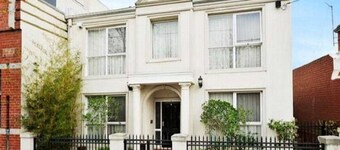 Abbotsford Private Rooms & Pods @ 15 Charles Homestay