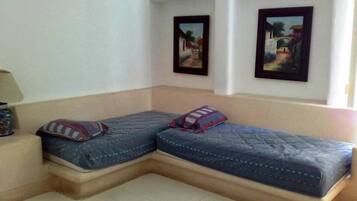 Family Townhome, 5 Bedrooms | Living area | Flat-screen TV