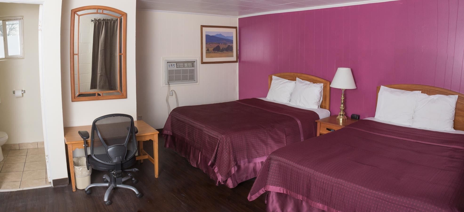 مكتب وواي فاي مجانًا وملاءات أسرّة