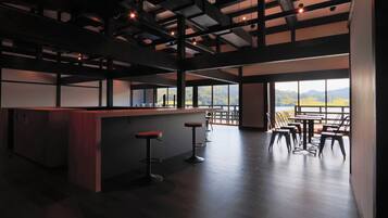 Bar (en el alojamiento)