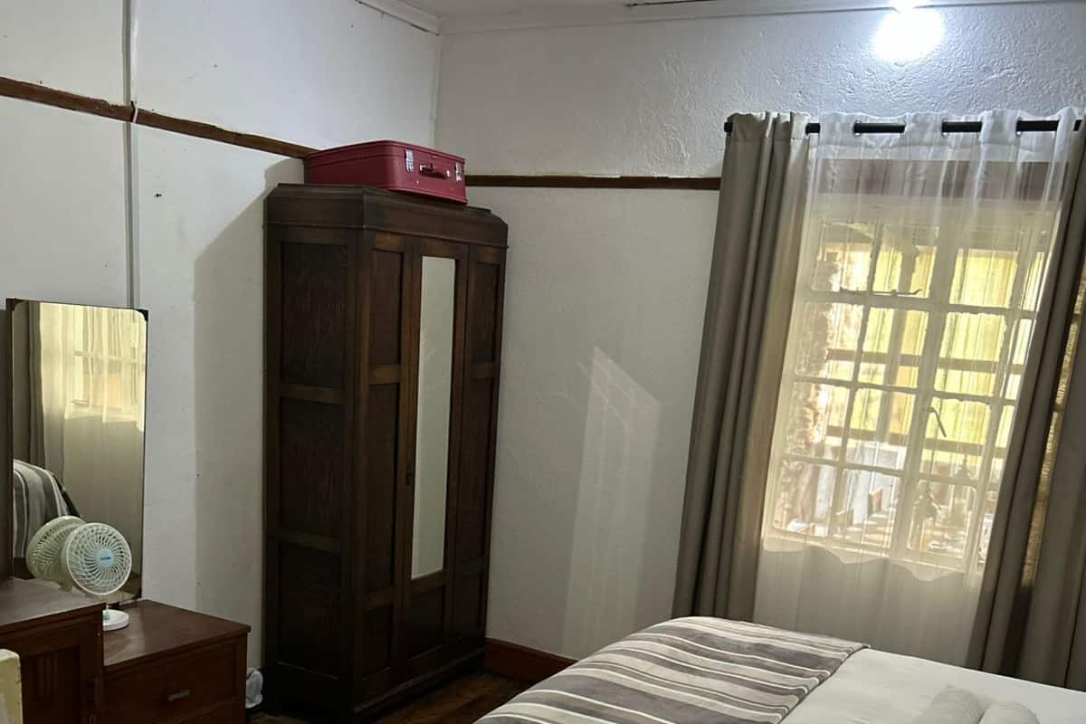 Rumah Standar | 2 kamar tidur, seprai premium, dan selimut bulu angsa