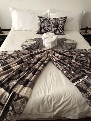 ZEBRA ROOM | 2 bedrooms, premium bedding, down comforters, pillowtop beds - Farm Stays, Here you Will be Able to Relax and Enjoy the Beauty of Nature (Addo)