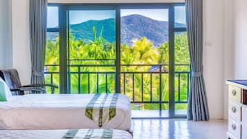 Deluxe Room with Mountain View | 房內夾萬、獨特裝修、書桌、遮光窗簾/窗簾