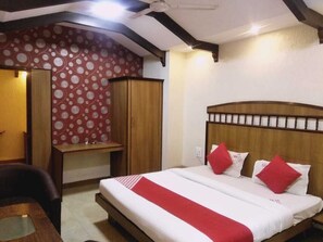 Single A/C Room | Premium bedding, desk, rollaway beds, free WiFi