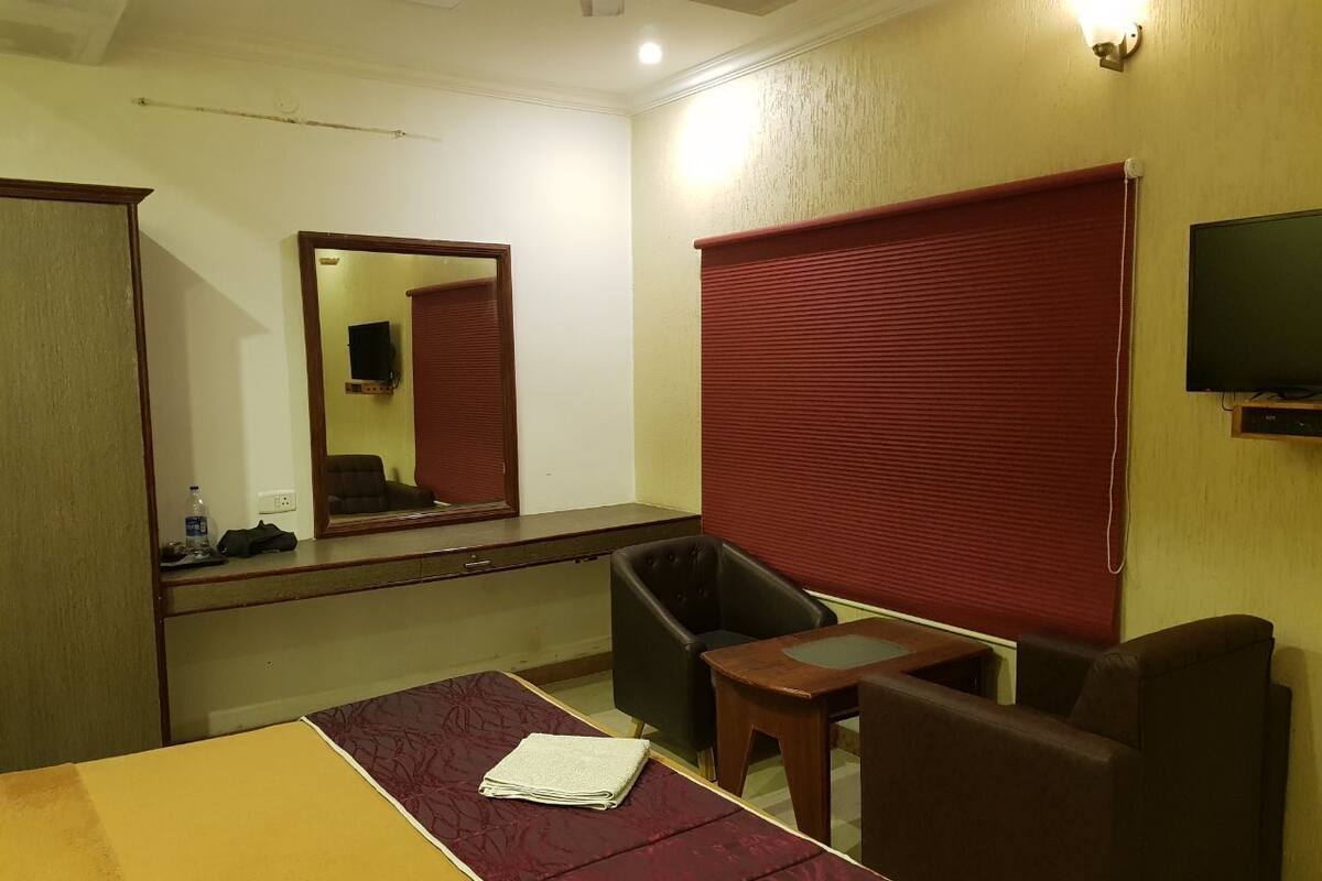 Deluxe Room Non A/C | Premium bedding, desk, rollaway beds, free WiFi