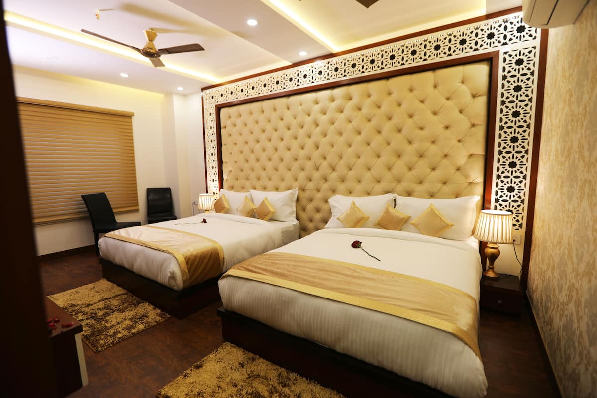 Family Room | In-room safe, desk, rollaway beds, free WiFi