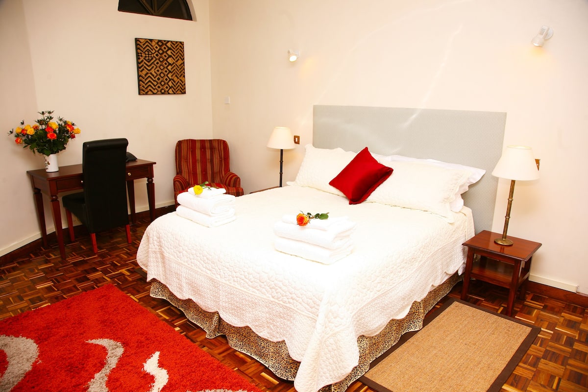 Standard Double Room | In-room safe, desk, iron/ironing board, free WiFi