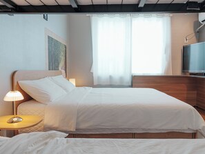 Family Room, Non Smoking, Private Bathroom (Breakfast not provided/Room Type Random Assignment) | 高級寝具、羽毛の掛け布団、防音設備、WiFi (無料)