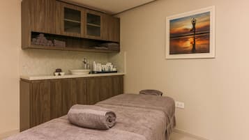 Couples treatment room(s), body treatments, aromatherapy