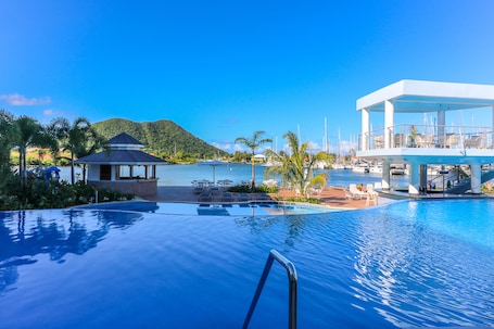 4 outdoor pools, open 9:00 AM to 7:00 PM, cabanas (surcharge)