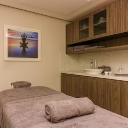 Couples treatment rooms, body treatments, aromatherapy