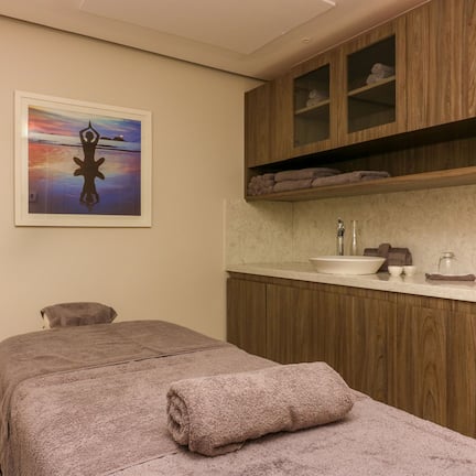 Couples treatment rooms, body treatments, aromatherapy