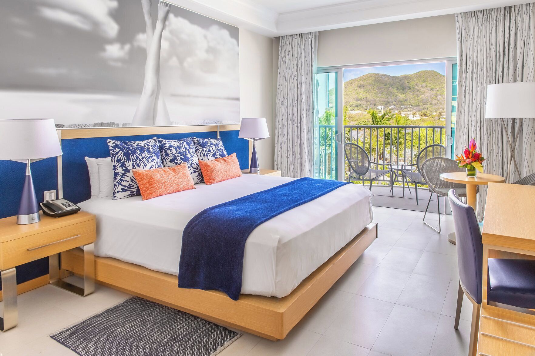 Hypo-allergenic bedding, in-room safe, desk, blackout curtains