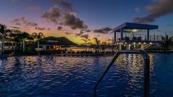 4 outdoor pools, open 9:00 AM to 7:00 PM, cabanas (surcharge)