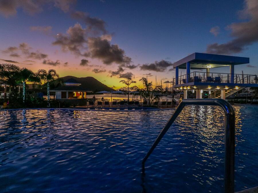 4 Außenpools, Cabañas (gegen Gebühr), Sonnenschirme