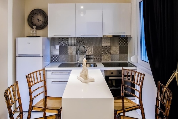 Superior Apartment, 1 Bedroom, Accessible, Smoking (Rome) | 1 bedroom, premium bedding, in-room safe, desk