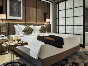 Suite | Een minibar, een kluis op de kamer, een bureau