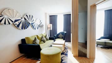 Suite | Minibar, in-room safe, desk, iron/ironing board