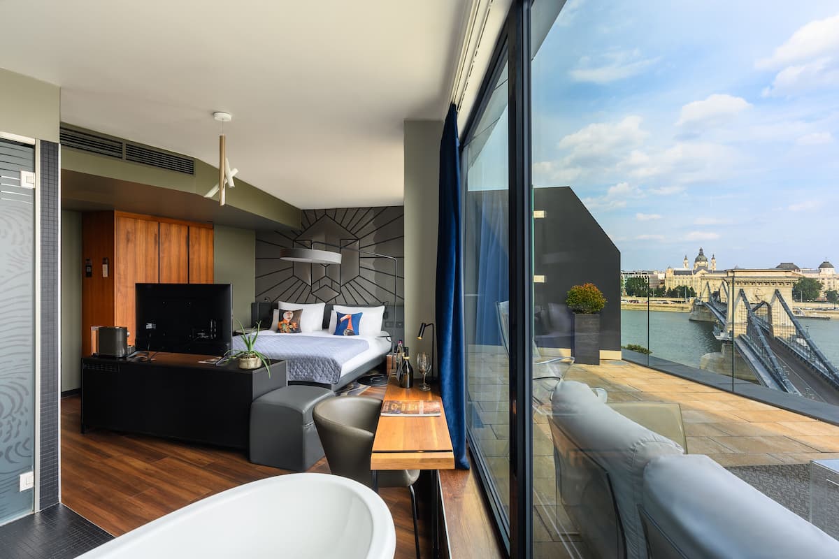Danube Top Floor Studio - Seventh Heaven | 수변 전망