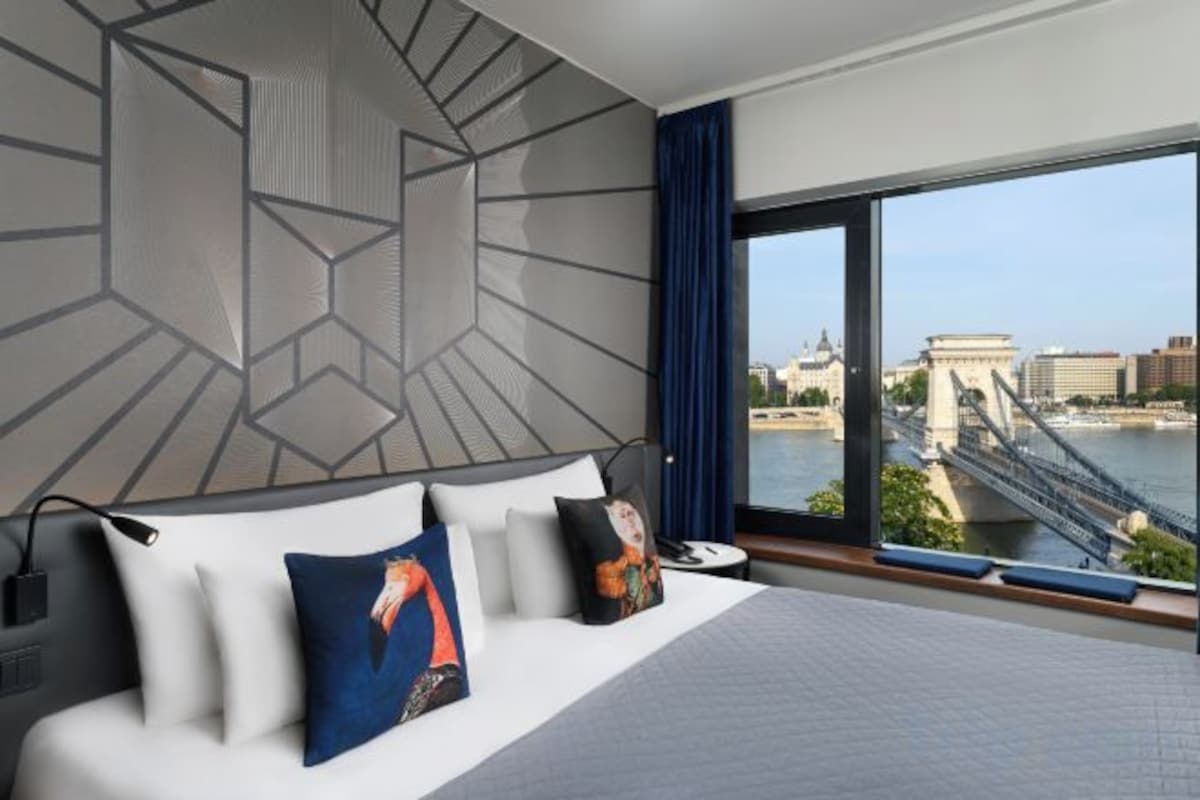 Ropa de cama de alta calidad y minibar 