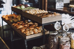 Daily buffet breakfast for a fee