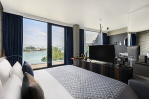 Danube Top Floor Studio - Seventh Heaven | Blick auf das Wasser