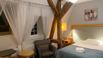 Coffres-forts dans les chambres, bureau, Wi-Fi gratuit, draps fournis