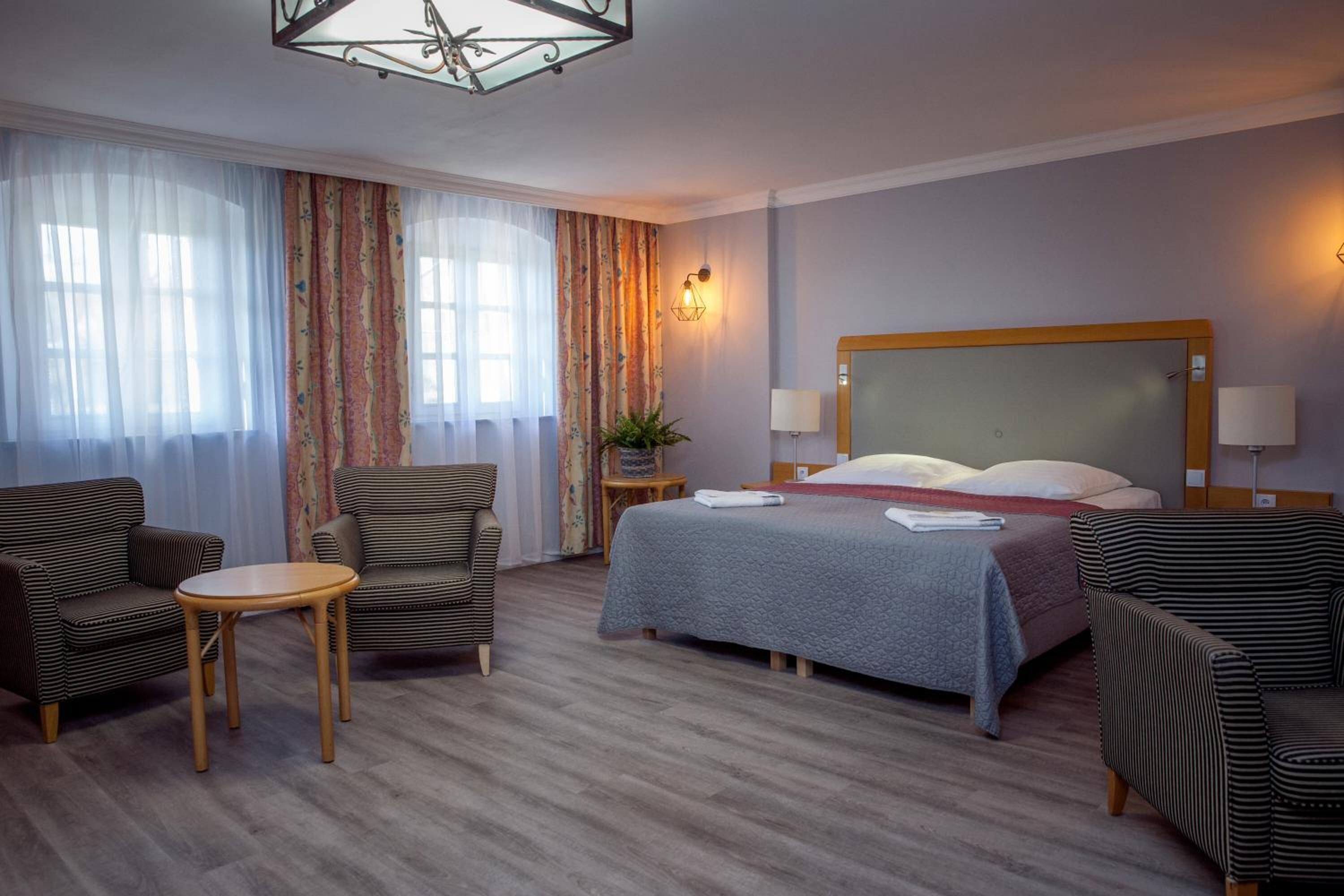 in-room safe, desk, free wifi, bed sheets