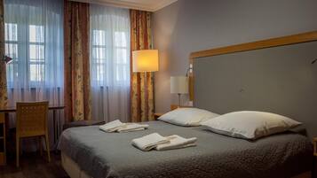 Coffres-forts dans les chambres, bureau, Wi-Fi gratuit, draps fournis