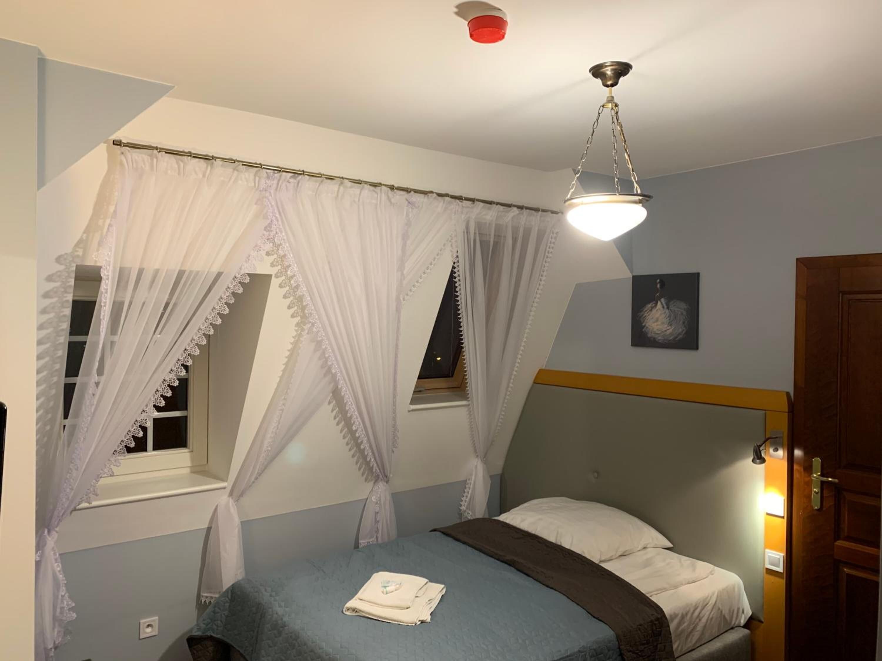 in-room safe, desk, free wifi, bed sheets