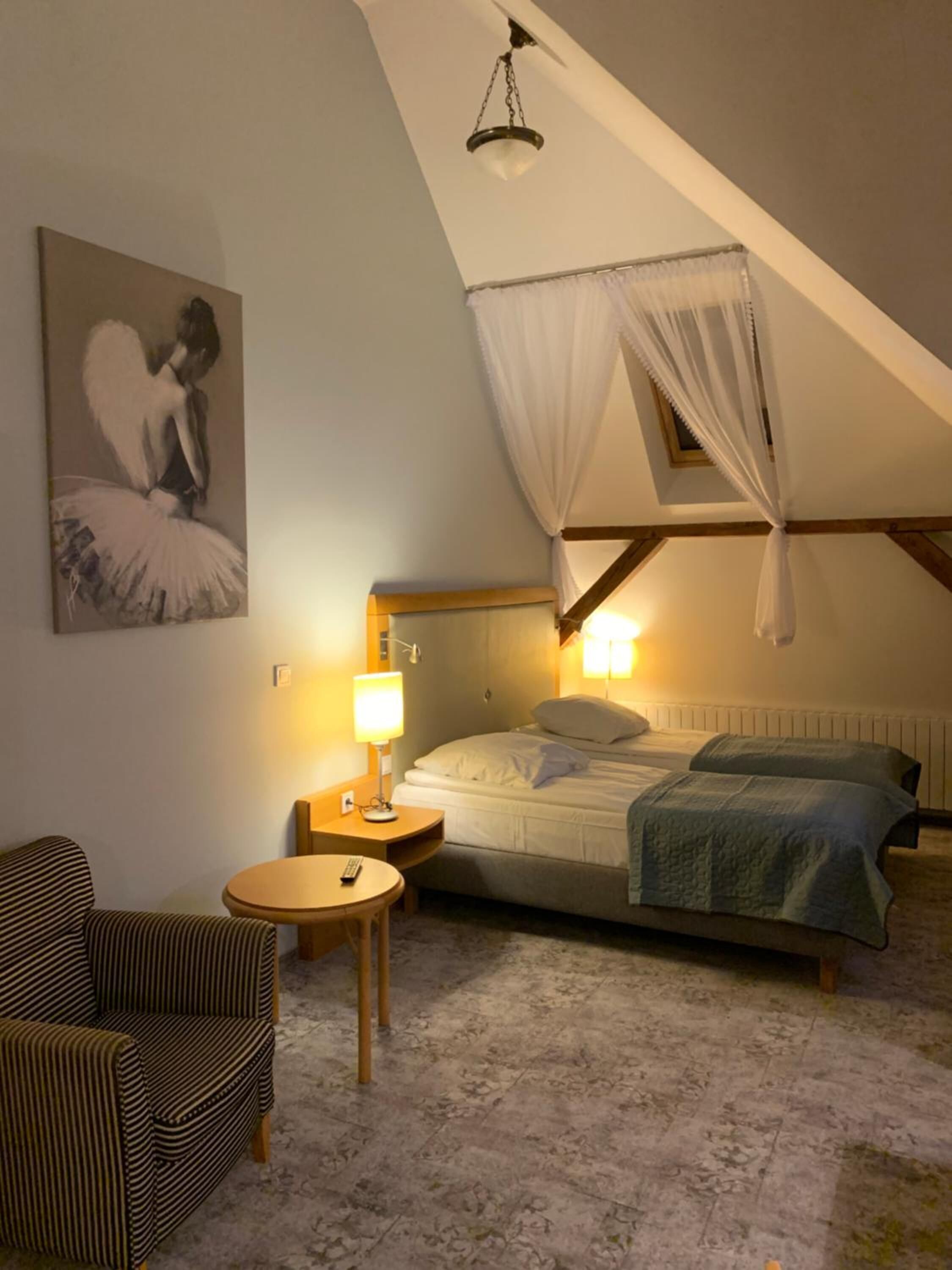 in-room safe, desk, free wifi, bed sheets