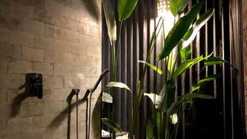 Standard Room | Bathroom shower