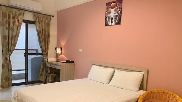 Unclassified image, 1 of 16, button - Time Hostel (Jincheng)